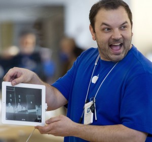 Apple employee shows iPad 2 in Chicago