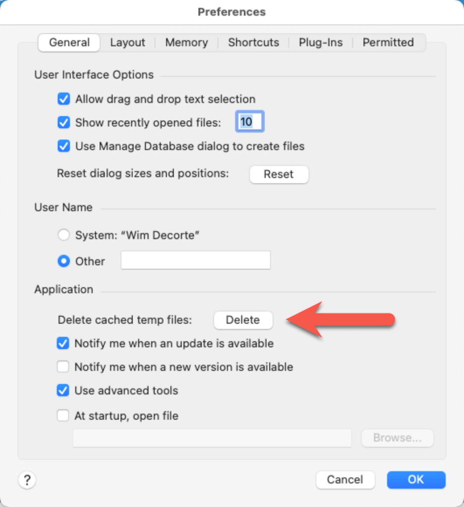 Screenshot of the FIleMaker Pro preference dialog with arrow pointing to the Delete button for deleting temp files